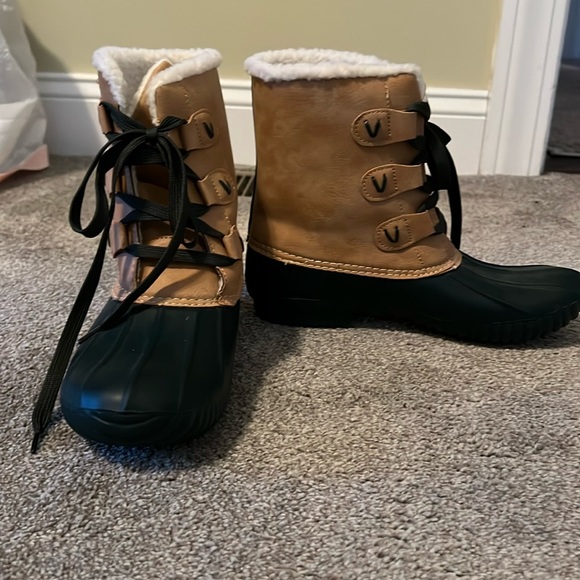 Never Worn Jack Roger’s snow boots - Picture 1 of 4